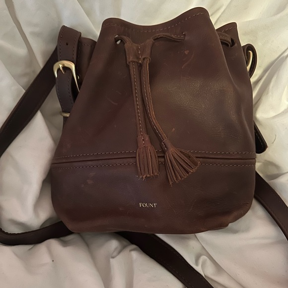 FOUNT Coventry bucket bag - Picture 1 of 6